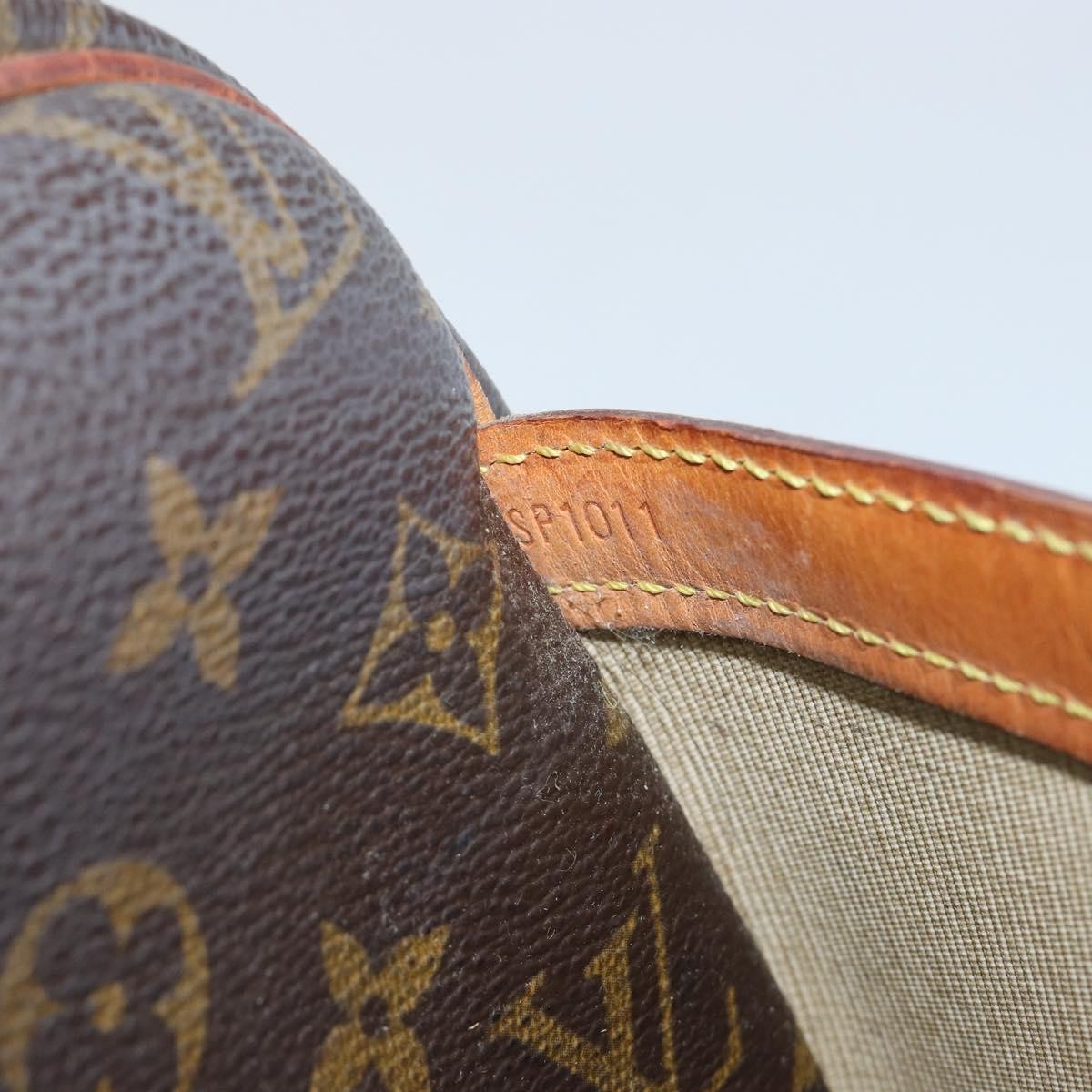 Louis Vuitton Reporter Monogram Canvas Brown Canvas Shoulder Bag Bag (Pre-Owned)