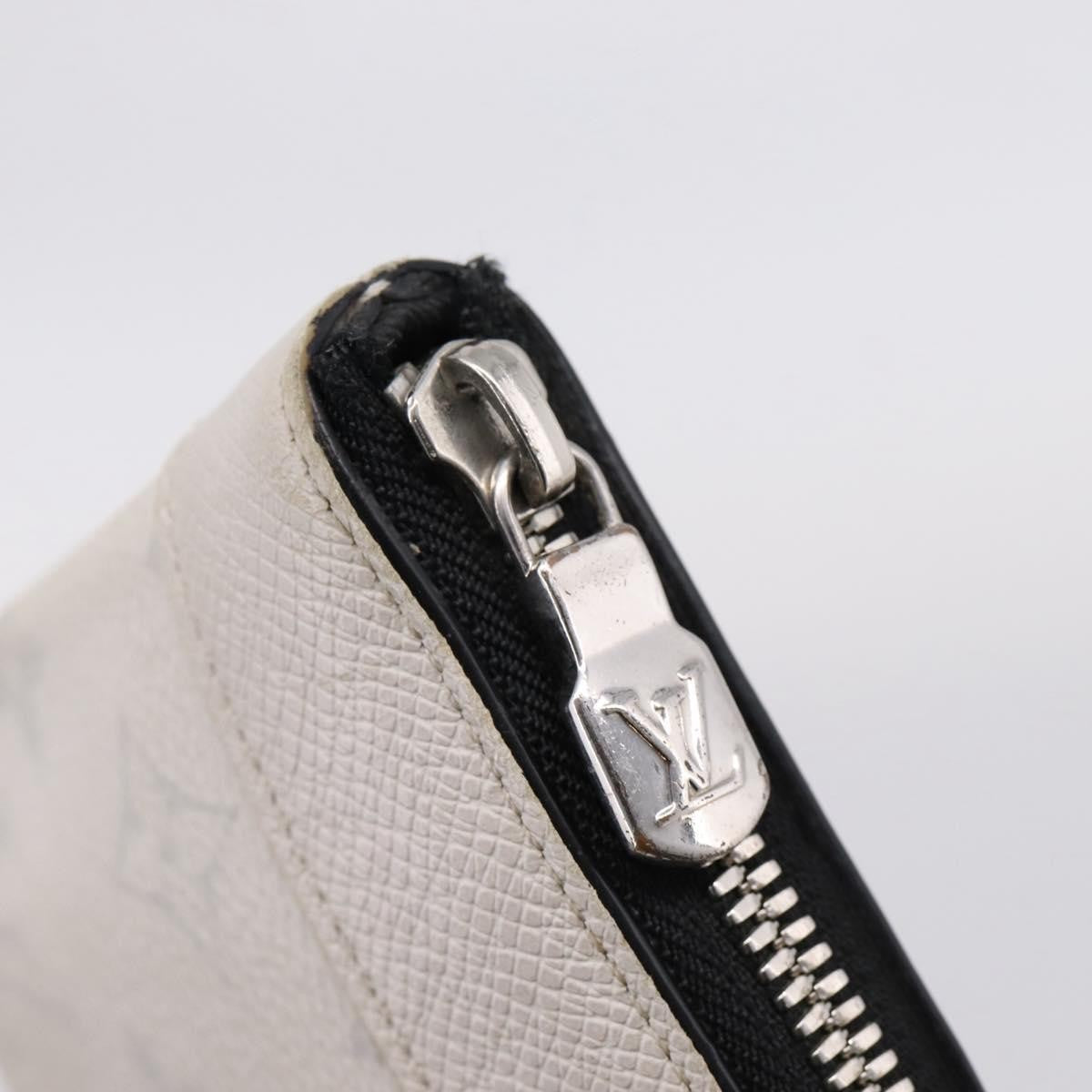 Louis Vuitton Discovery Pochette Monogram Taigarama White Canvas Clutche & Pouche Bag (Pre-Owned)