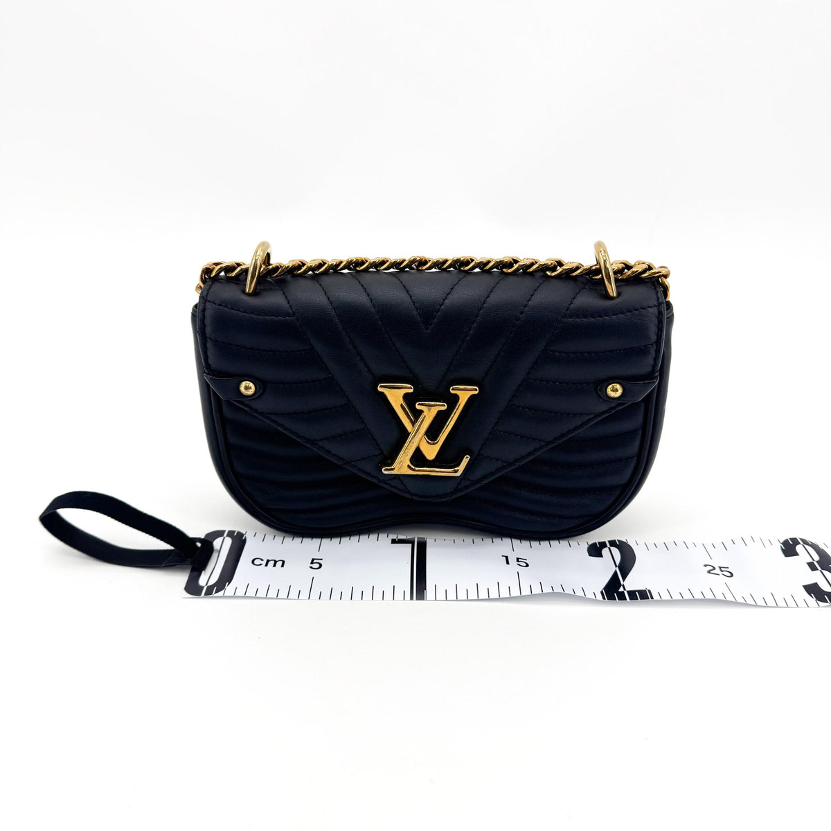 Louis Vuitton New Wave Chain Quilted Leather Black Leather Handbag (Pre-Owned)