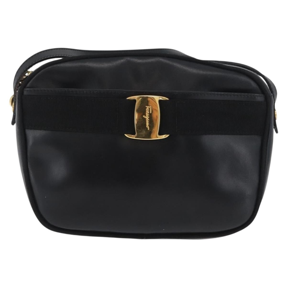 Salvatore Ferragamo Vara Bow Camera Leather Black Leather Shoulder Bag Bag (Pre-Owned)