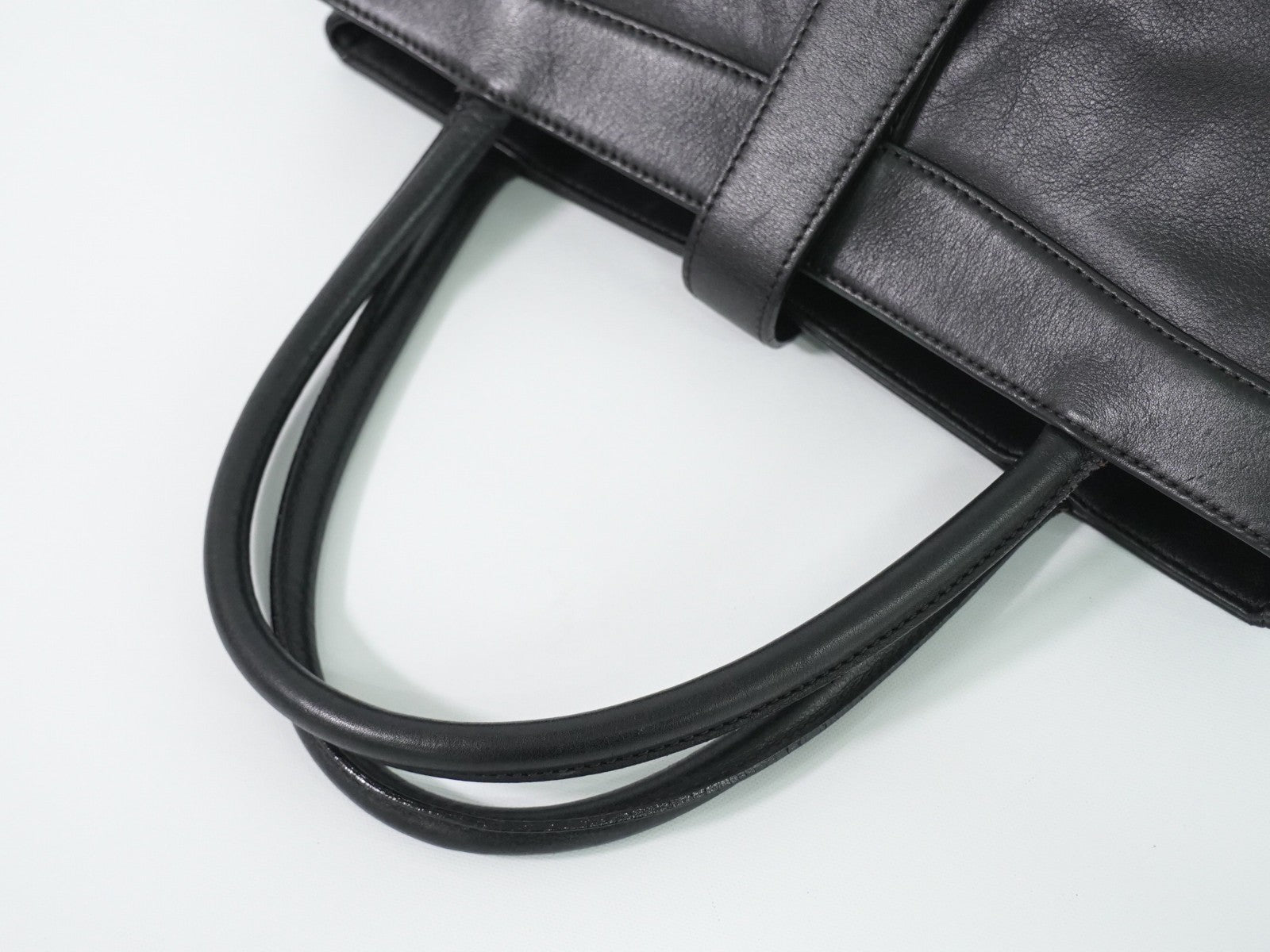 Chanel Vintage Cc Turnlock Tote Leather Black Leather Tote Bag Bag (Pre-Owned)