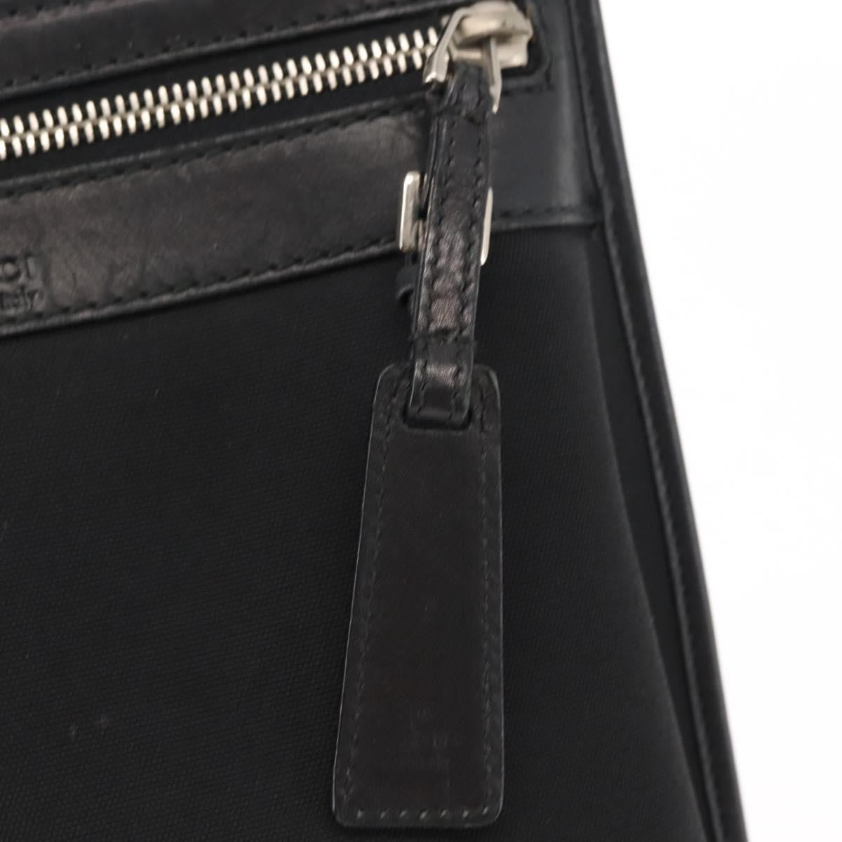 Gucci Vintage Flat Messenger Nylon And Leather Black Nylon Shoulder Bag Bag (Pre-Owned)