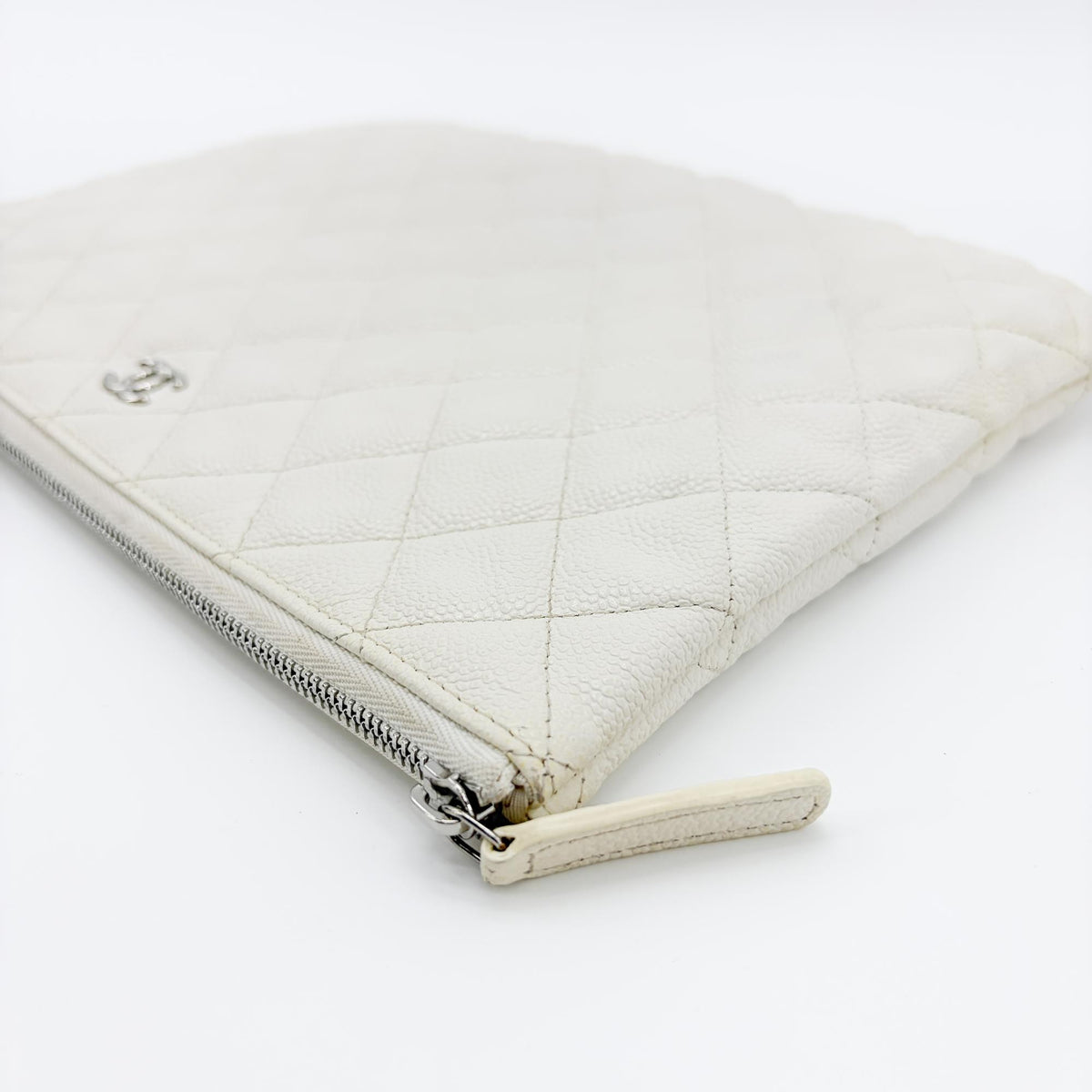Chanel O Case Clutch Quilted Caviar White Leather Clutche & Pouche Bag (Pre-Owned)