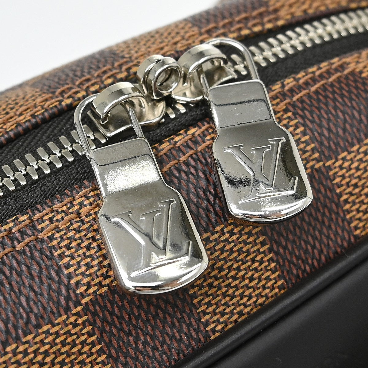 Louis Vuitton Nil Messenger Limited Edition Chapman Savane Damier Brown Canvas Handbag (Pre-Owned)