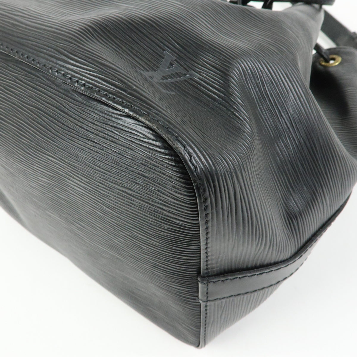 Louis Vuitton Petit Noe Epi Leather Black Leather Handbag (Pre-Owned)