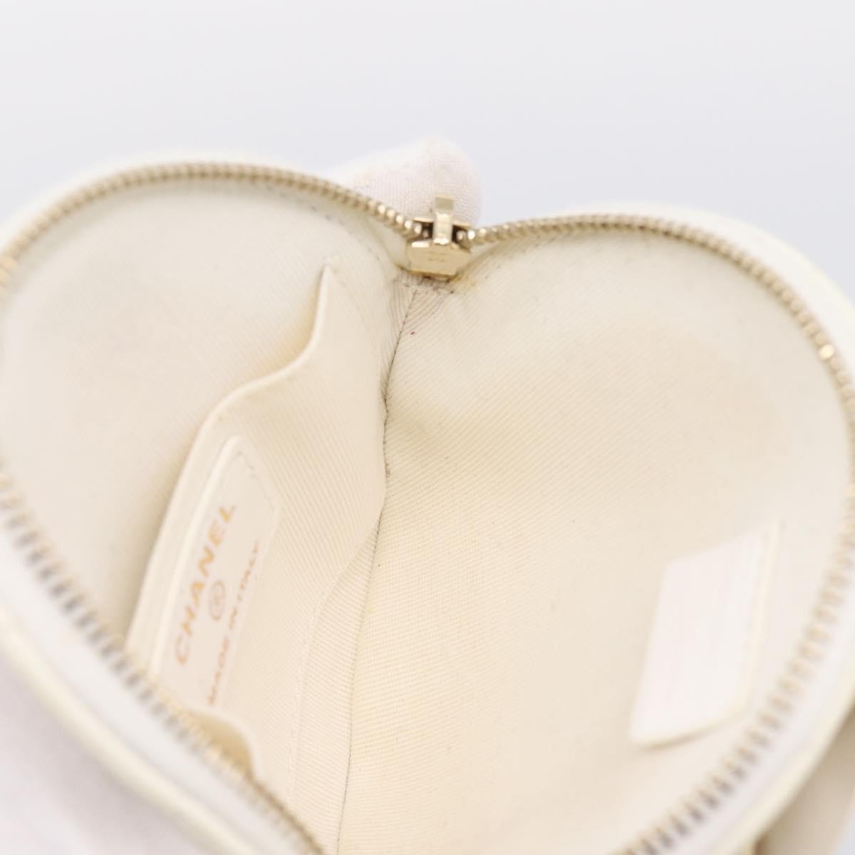 Chanel Camellia Round Clutch With Chain Lambskin White Leather Clutche & Pouche Bag (Pre-Owned)