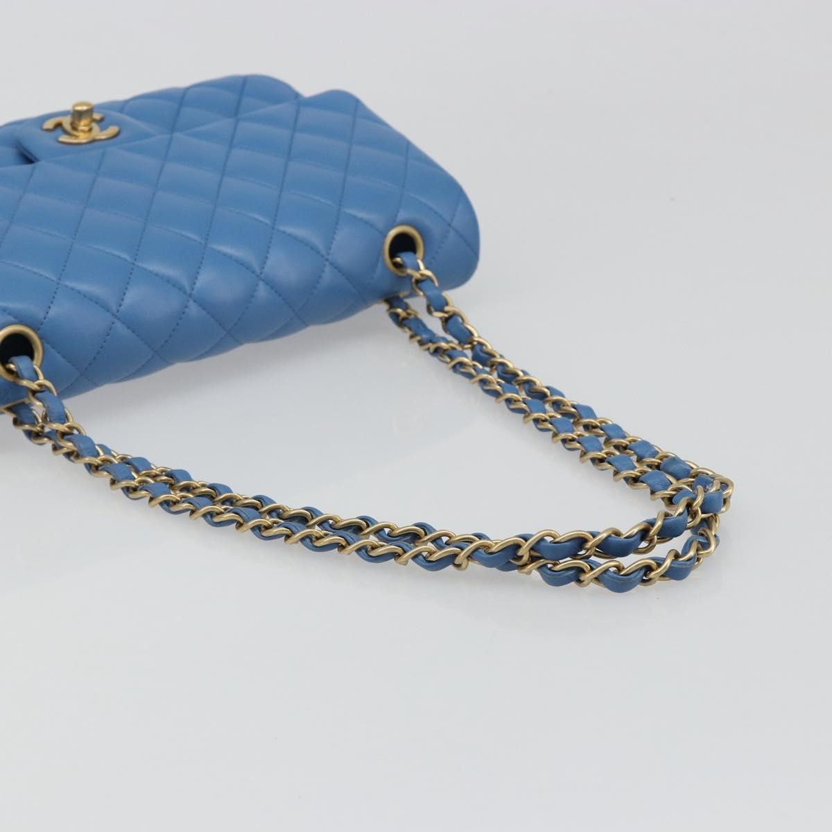 Chanel Matelassé Lambskin Leather Blue Leather Handbag (Pre-Owned)