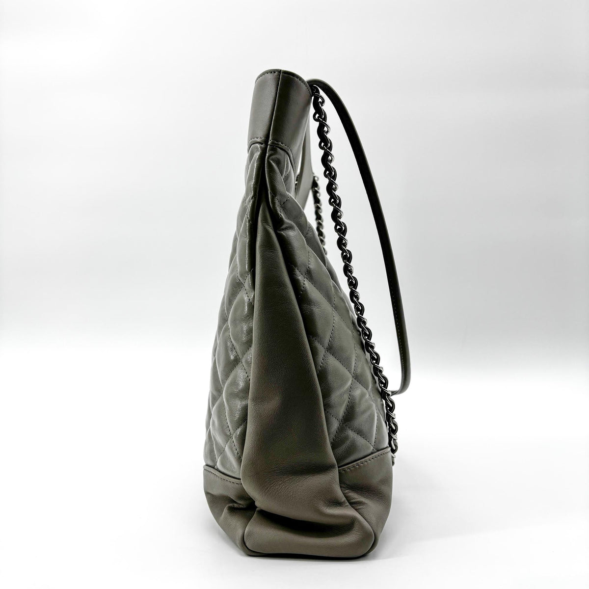 Chanel 31 Shopping Quilted Calfskin Gray Leather Handbag (Pre-Owned)
