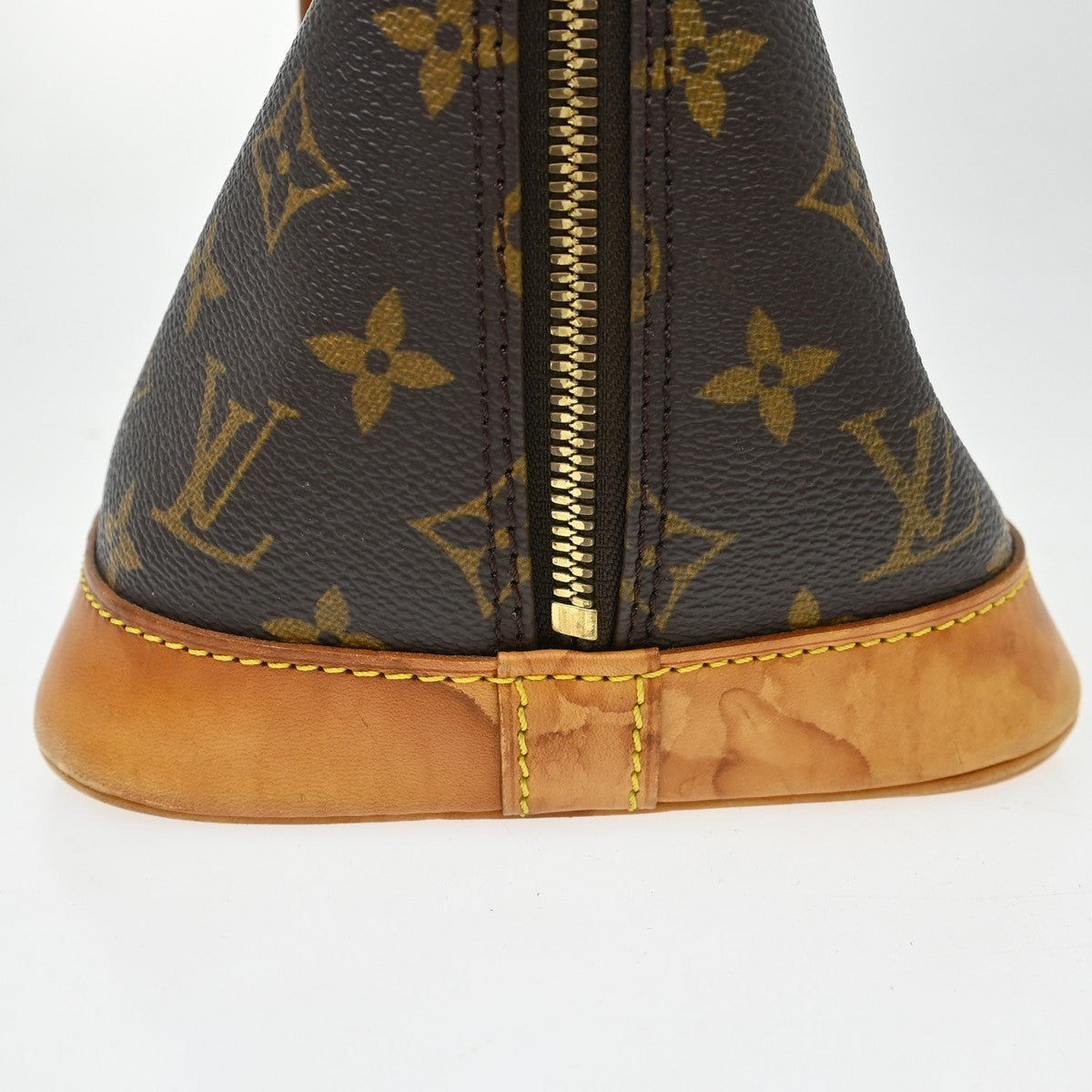 Louis Vuitton Alma Monogram Canvas Brown Canvas Handbag (Pre-Owned)