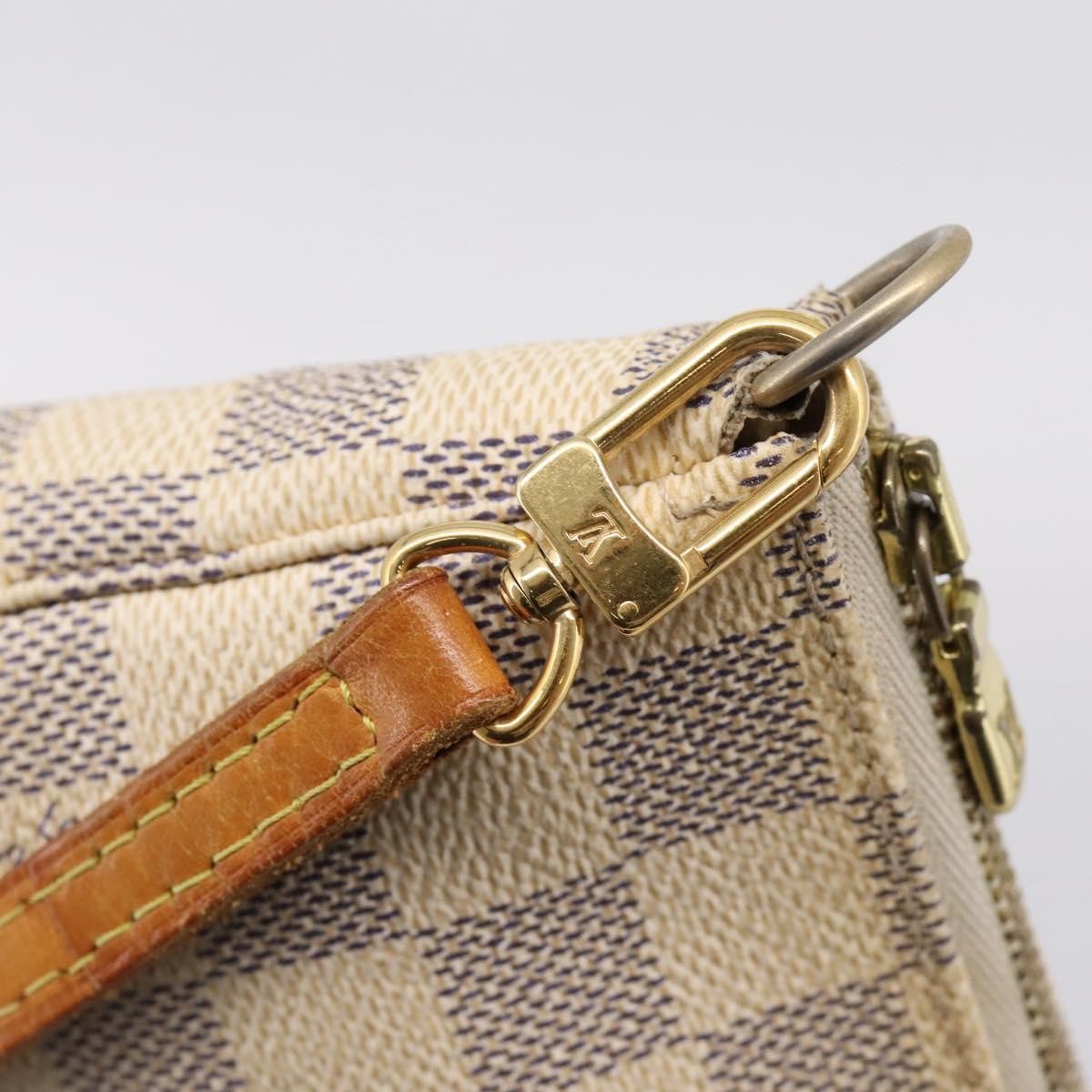 Louis Vuitton Pochette Accessoires Damier White Canvas Clutche & Pouche Bag (Pre-Owned)