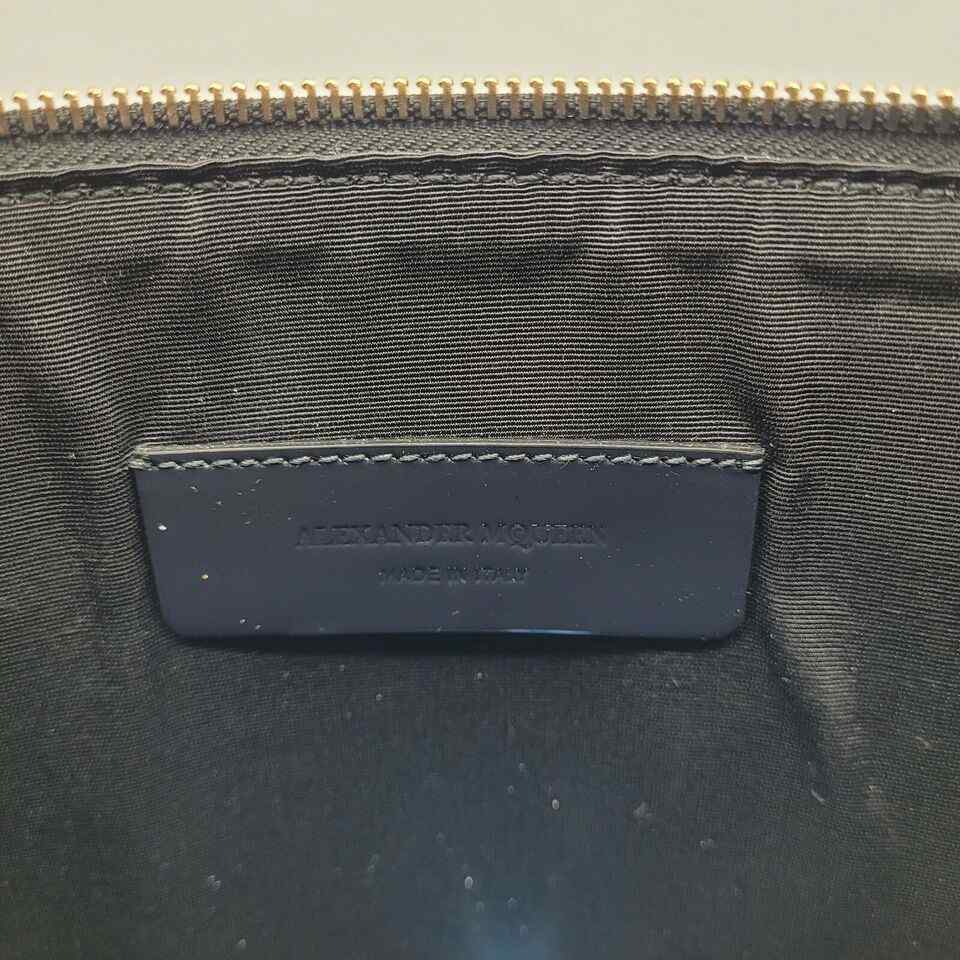 Alexander McQueen Women's Dark Navy Patent Leather Skull Large Pouch