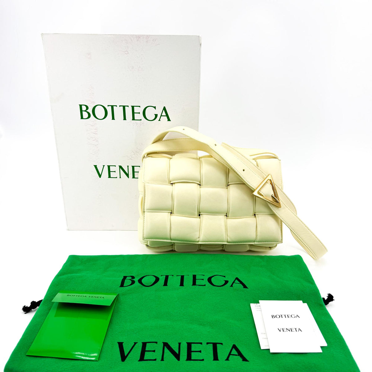Bottega Veneta Cassette Padded Maxi Intrecciato Leather Yellow Leather Crossbody Bag Bag (Pre-Owned)