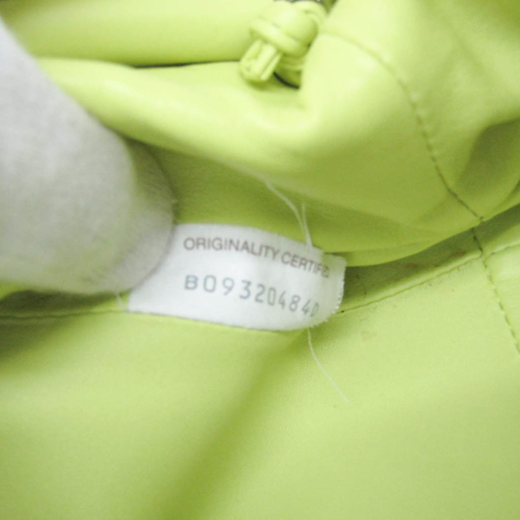 Bottega Veneta The Pouch Leather Green Leather Clutche & Pouche Bag (Pre-Owned)