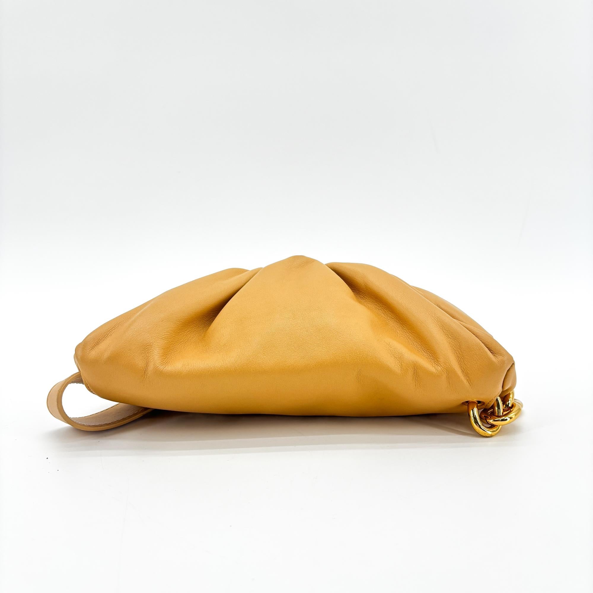 Bottega Veneta The Chain Pouch Leather Yellow Leather Clutche & Pouche Bag (Pre-Owned)