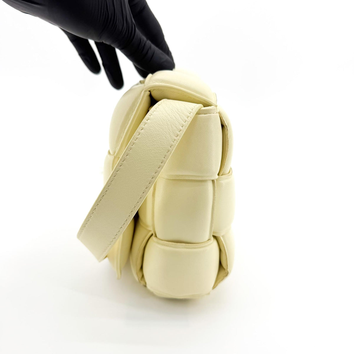 Bottega Veneta Cassette Padded Maxi Intrecciato Leather Yellow Leather Crossbody Bag Bag (Pre-Owned)