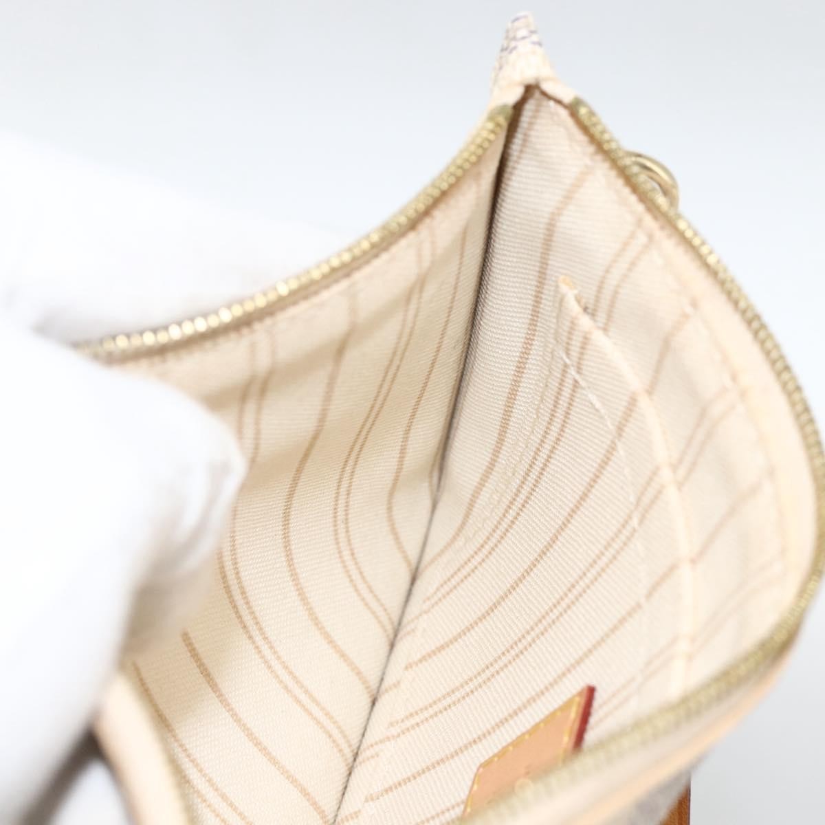 Louis Vuitton Neverfull Pochette Damier Ebene White Canvas Clutche & Pouche Bag (Pre-Owned)