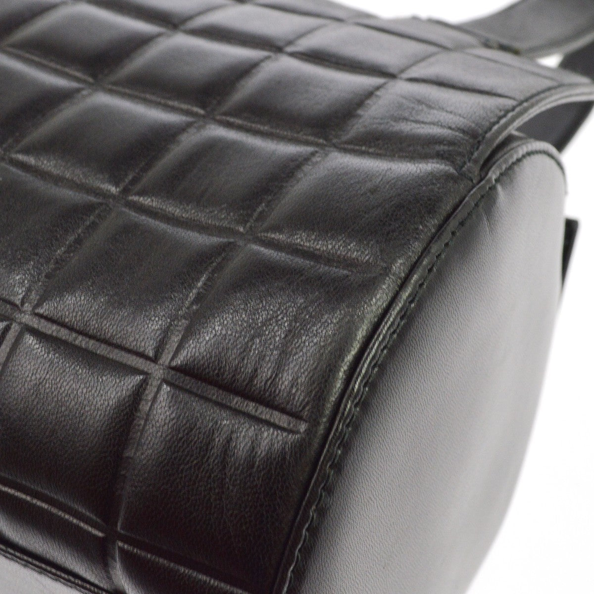 Chanel Chocolate Bar Barrel Quilted Leather Black Leather Handbag (Pre-Owned)