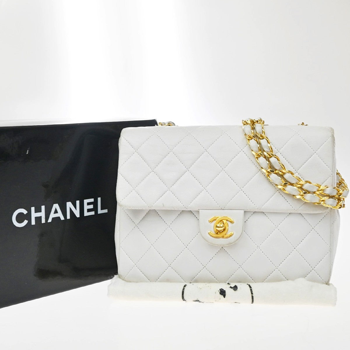 Chanel Vintage Square Classic Flap Quilted Lambskin White Leather Shoulder Bag Bag (Pre-Owned)