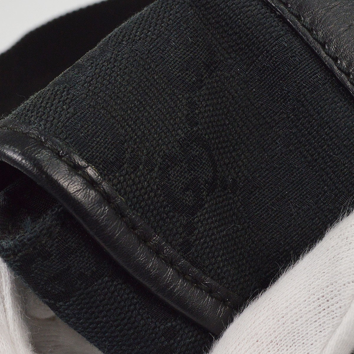 Gucci Waist Belt Bag (Outlet) Gg Canvas And Leather Black Canvas Crossbody Bag Bag (Pre-Owned)