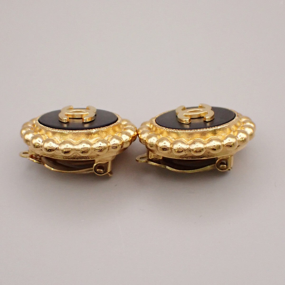 Chanel Cc Round Metal Black Gold_Plated Earrings Jewelry (Pre-Owned)