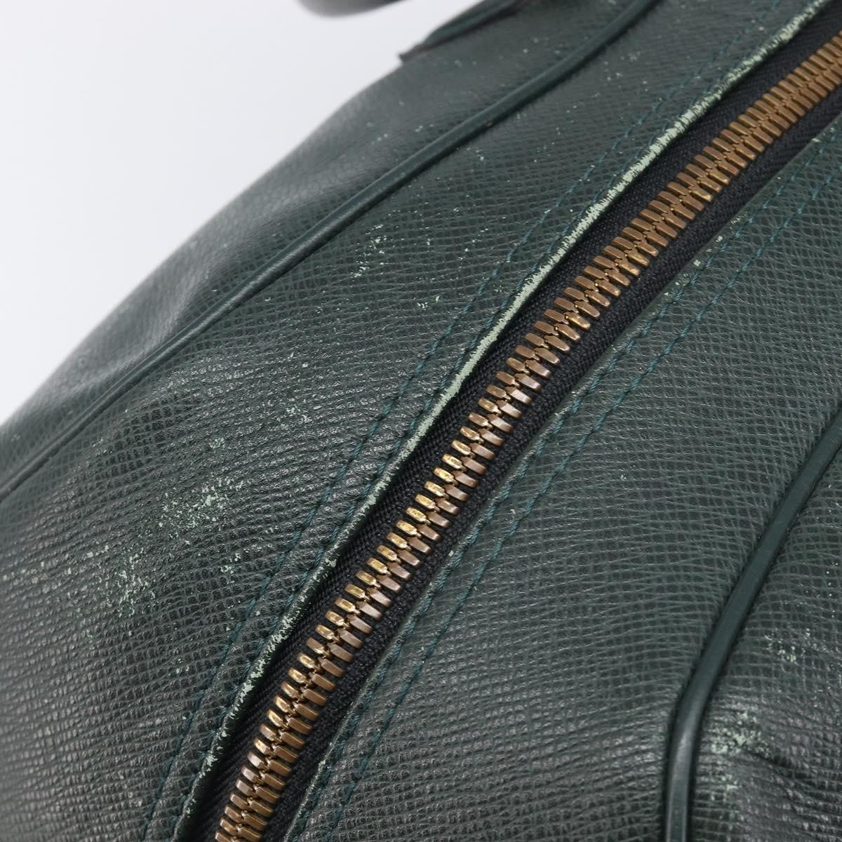 Louis Vuitton Kendall Taiga Leather Green Leather Handbag (Pre-Owned)