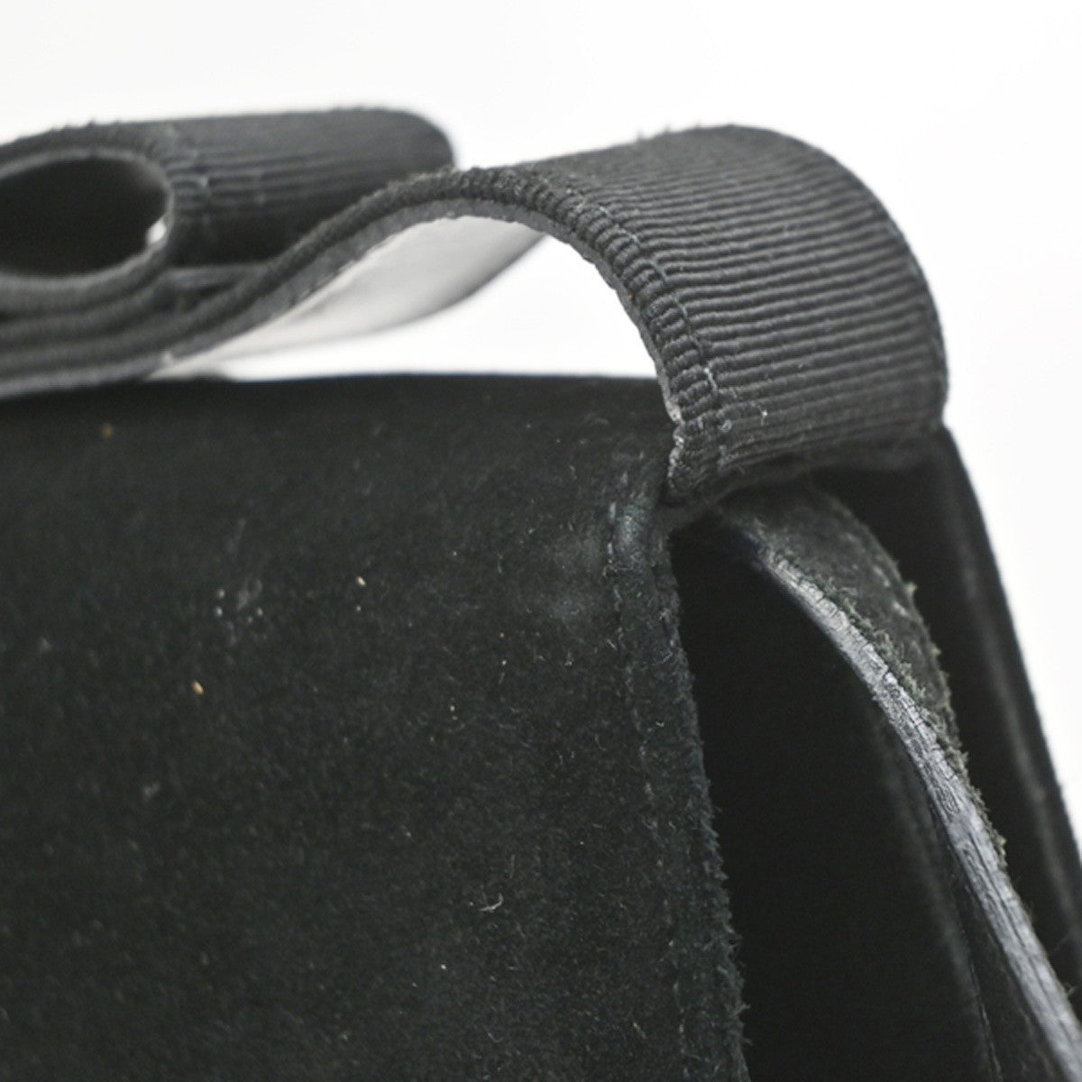 Salvatore Ferragamo Vintage Vara Bow Handle Shoulder Suede Black Suede Handbag (Pre-Owned)