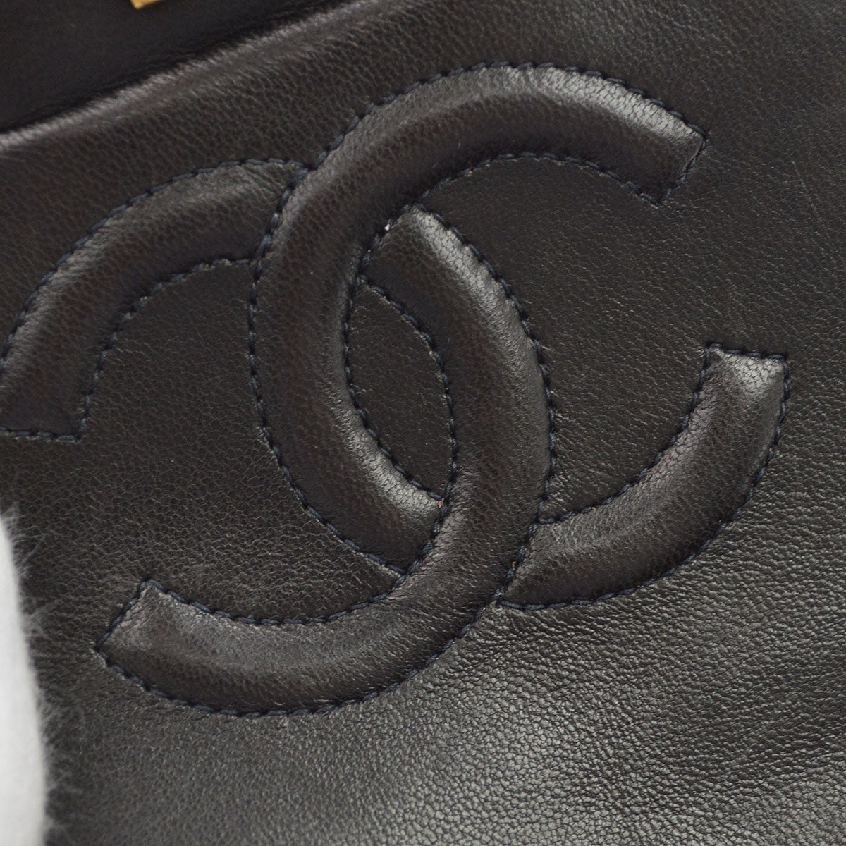 Chanel Vintage Square Classic Single Flap Quilted Lambskin Black Leather Handbag (Pre-Owned)