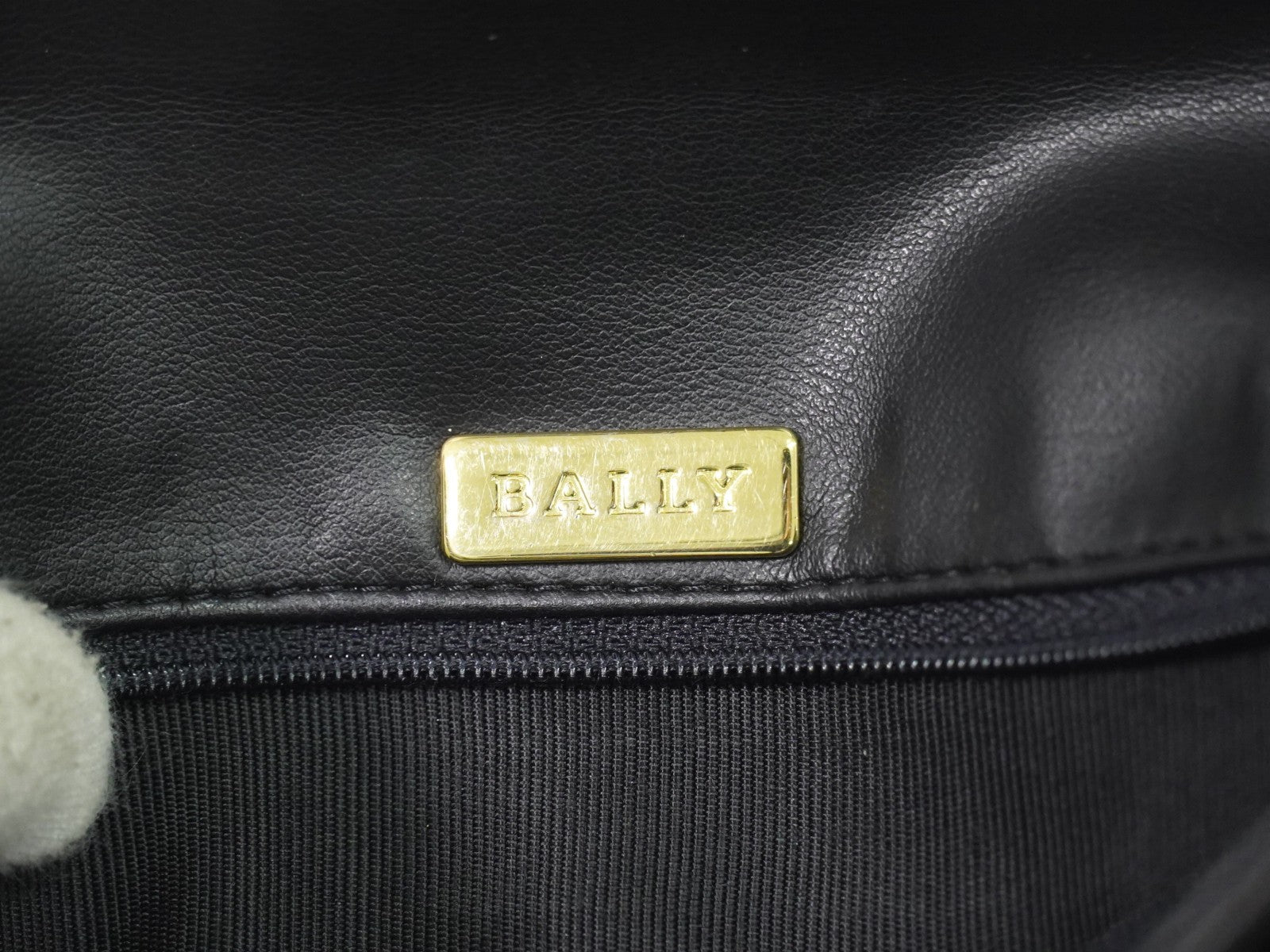 Bally Vintage Chain Quilted Leather Black Leather Shoulder Bag Bag (Pre-Owned)