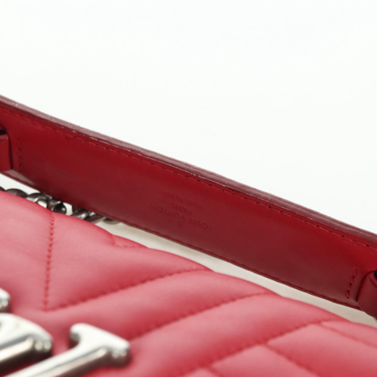 Louis Vuitton New Wave Chain Quilted Leather Red Leather Handbag (Pre-Owned)