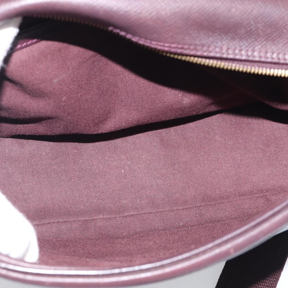 Louis Vuitton Reporter Taiga Leather Burgundy Leather Shoulder Bag Bag (Pre-Owned)
