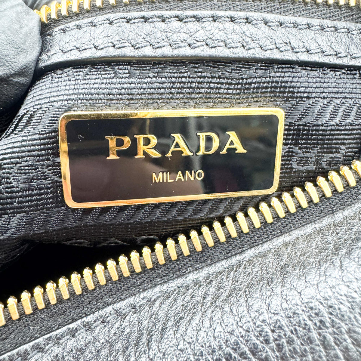 Prada Camera Vitello Phenix Black Leather Handbag (Pre-Owned)