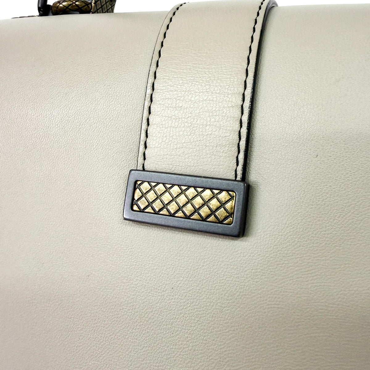 Bottega Veneta Piazza Top Handle Leather With Intrecciato Detail Gray Leather Handbag (Pre-Owned)