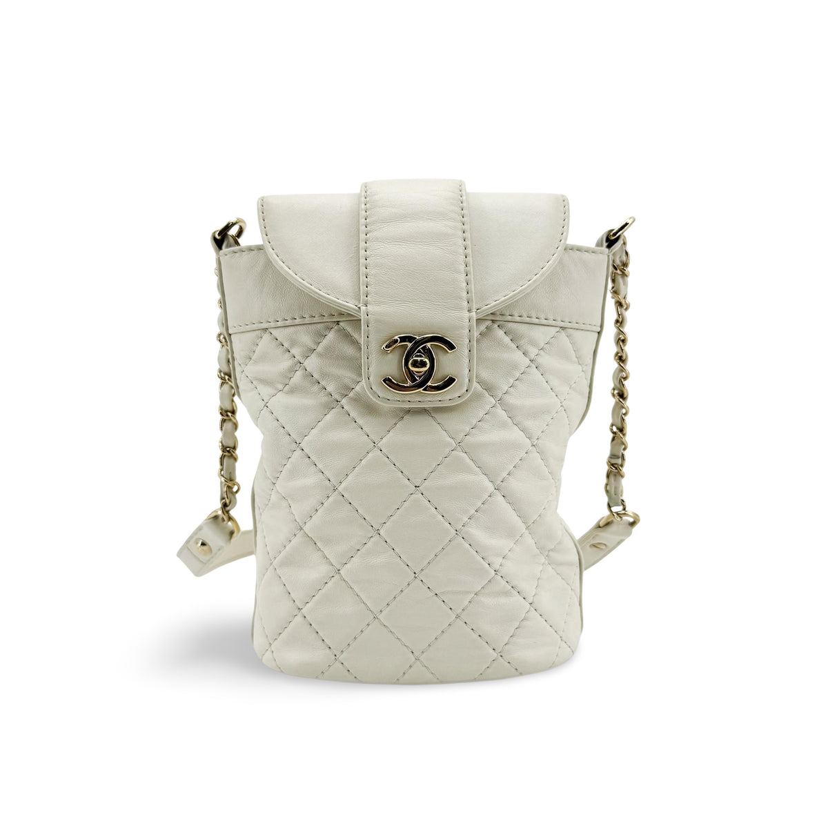 Chanel Cc Lock Flap Bucket Quilted Lambskin White Leather Shoulder Bag Bag (Pre-Owned)