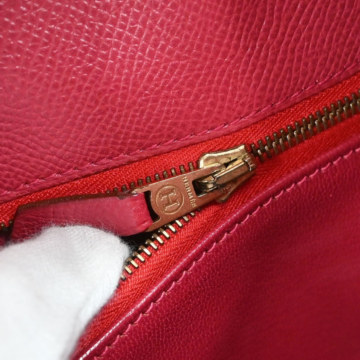 Hermes Kelly Red Courchevel With Gold Hardware Red Calfskin Handbag (Pre-Owned)