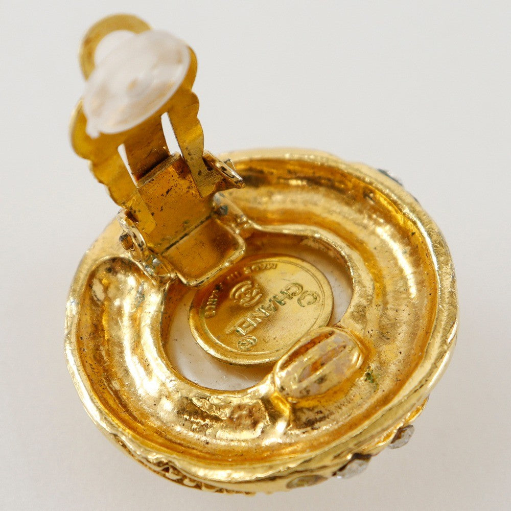 Chanel Vintage Round Clip-On Metal With Faux Pearl Gold Gold_Plated Earrings Jewelry (Pre-Owned)