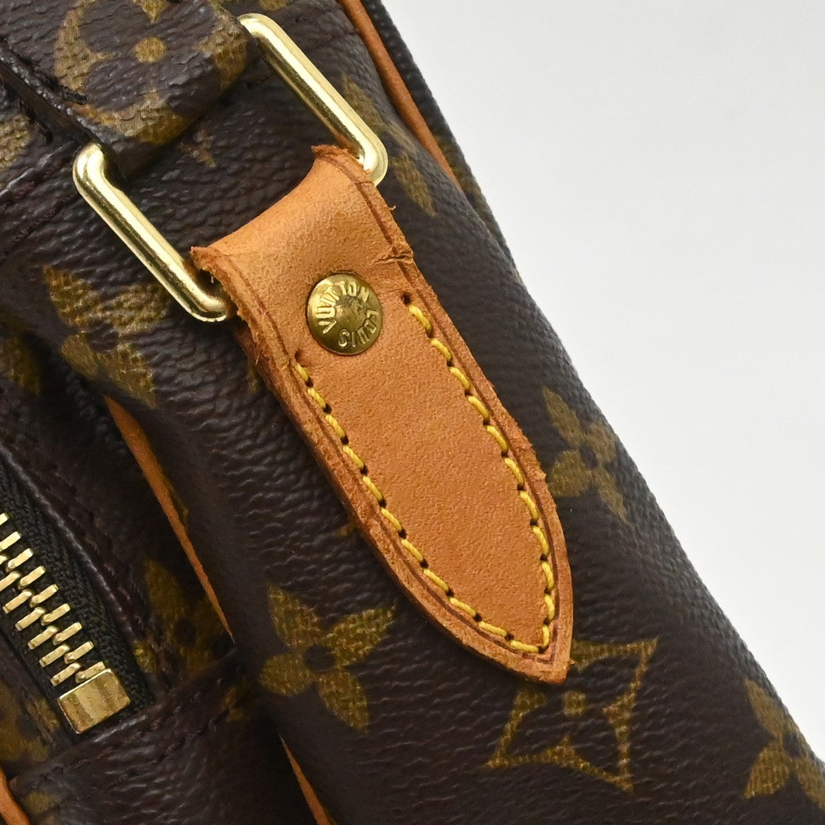 Louis Vuitton Nil Messenger Monogram Canvas Brown Canvas Shoulder Bag Bag (Pre-Owned)