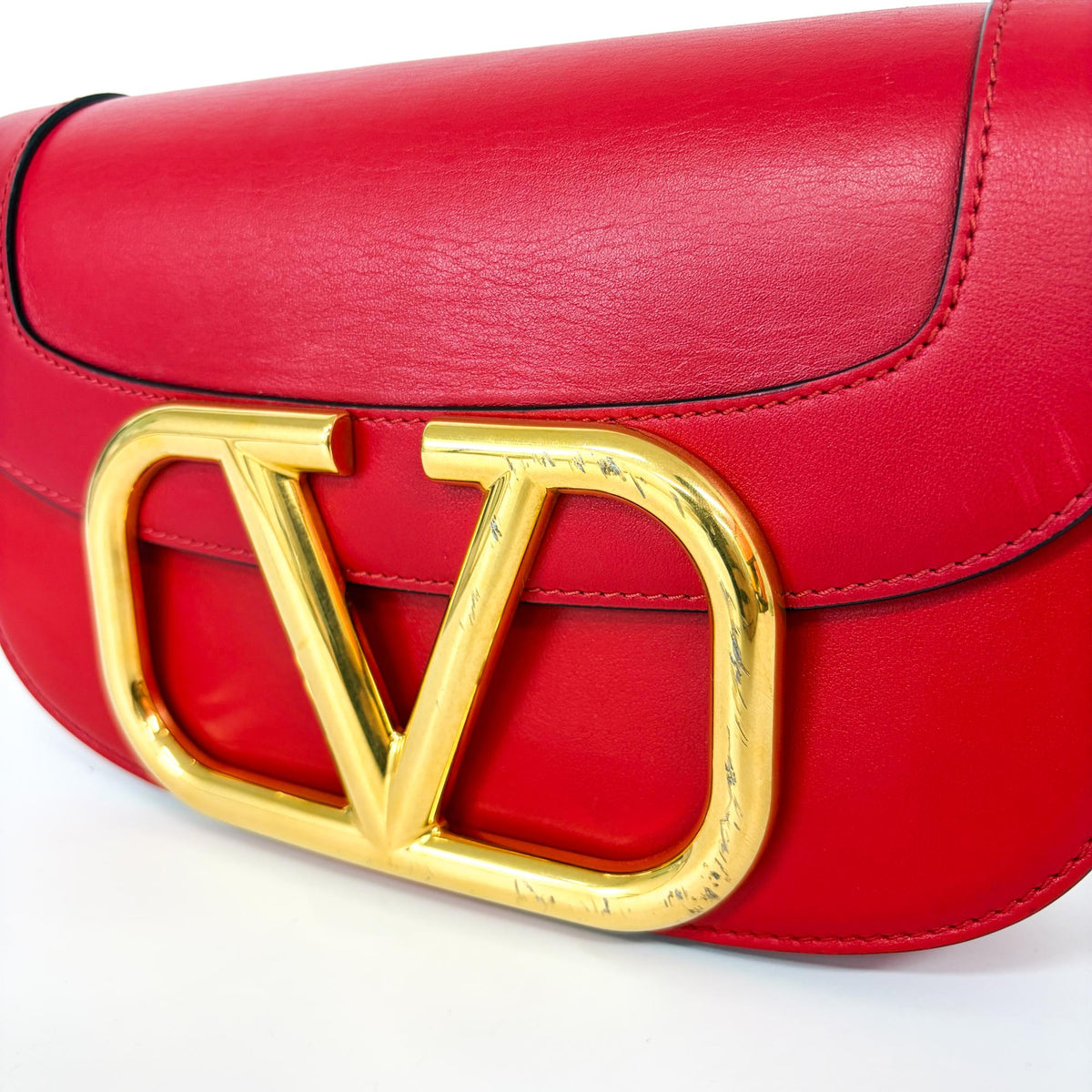 Valentino Garavani Supervee Leather Gold Leather Crossbody Bag Bag (Pre-Owned)