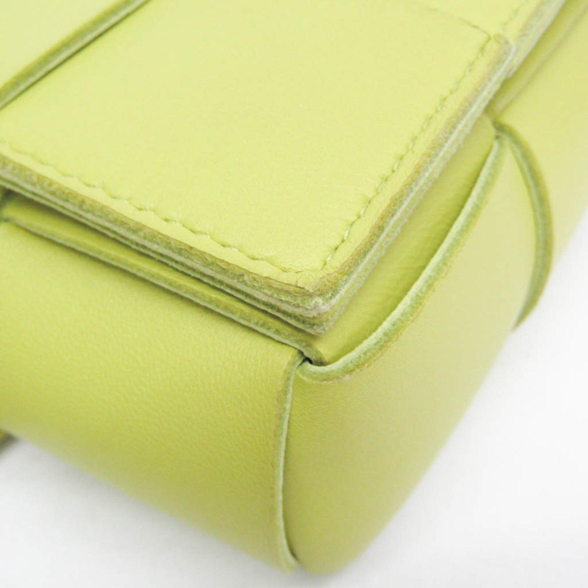 Bottega Veneta Cassette Leather Green Leather Clutche & Pouche Bag (Pre-Owned)