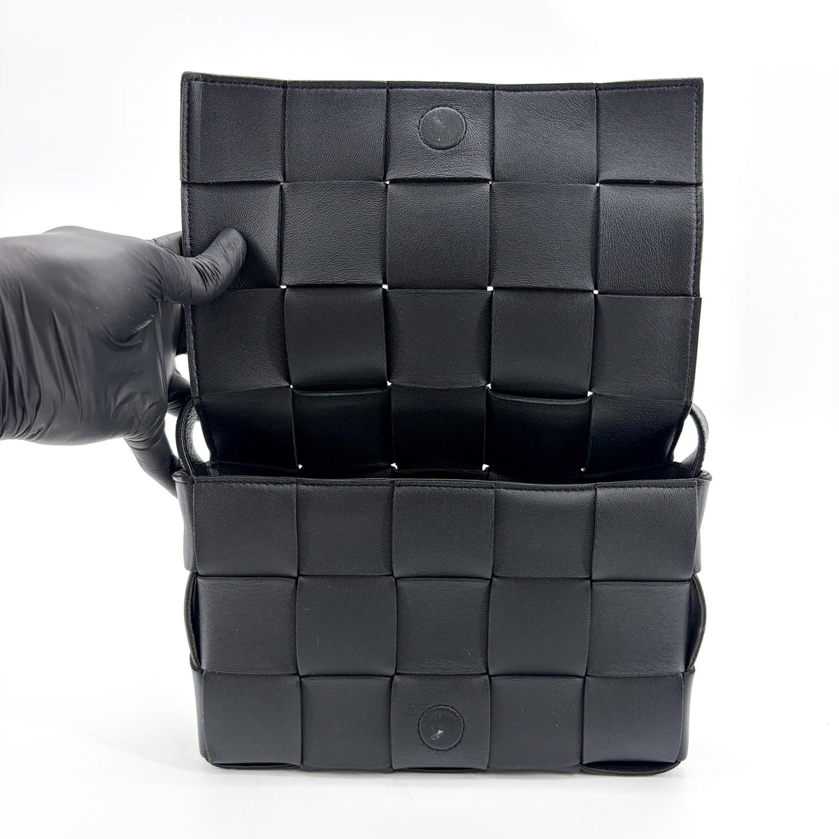Bottega Veneta Cassette Maxi Intrecciato Patent Black Leather Crossbody Bag Bag (Pre-Owned)