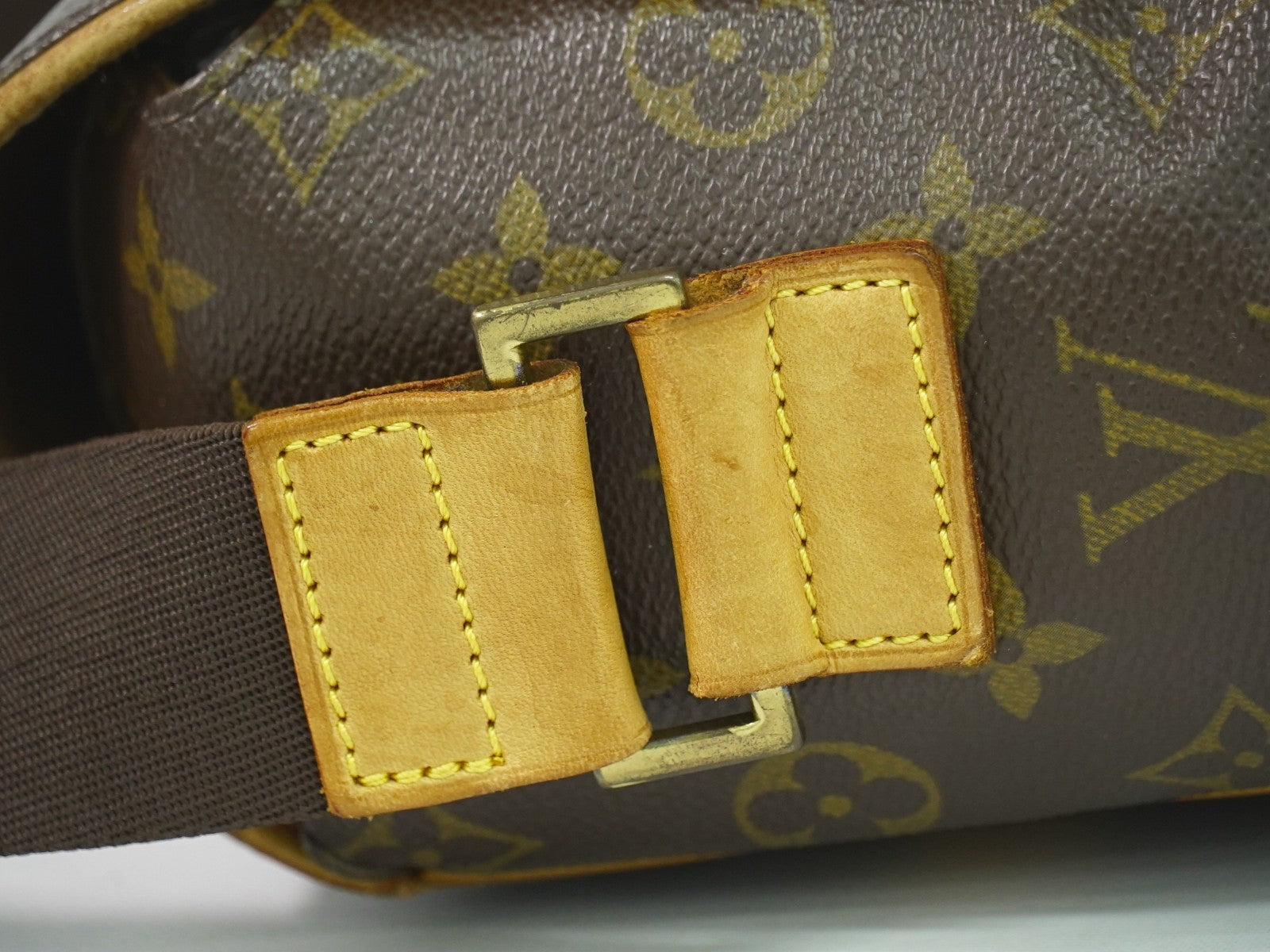 Louis Vuitton Abbesses Messenger Monogram Canvas Brown Canvas Shoulder Bag Bag (Pre-Owned)