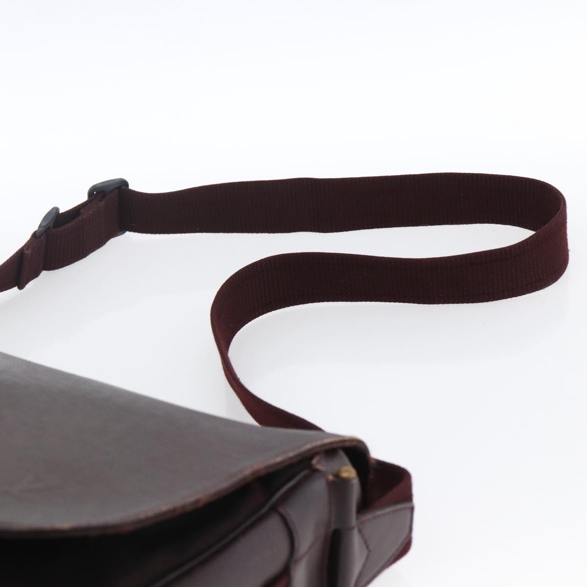 Louis Vuitton Dersou Taiga Leather And Canvas Brown Leather Shoulder Bag Bag (Pre-Owned)