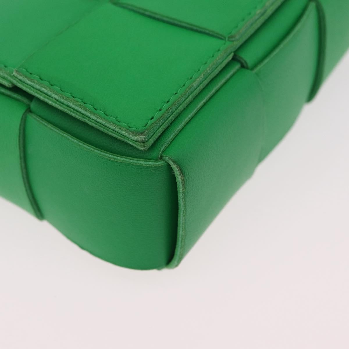 Bottega Veneta Cassette Maxi Intrecciato Leather Green Leather Crossbody Bag Bag (Pre-Owned)