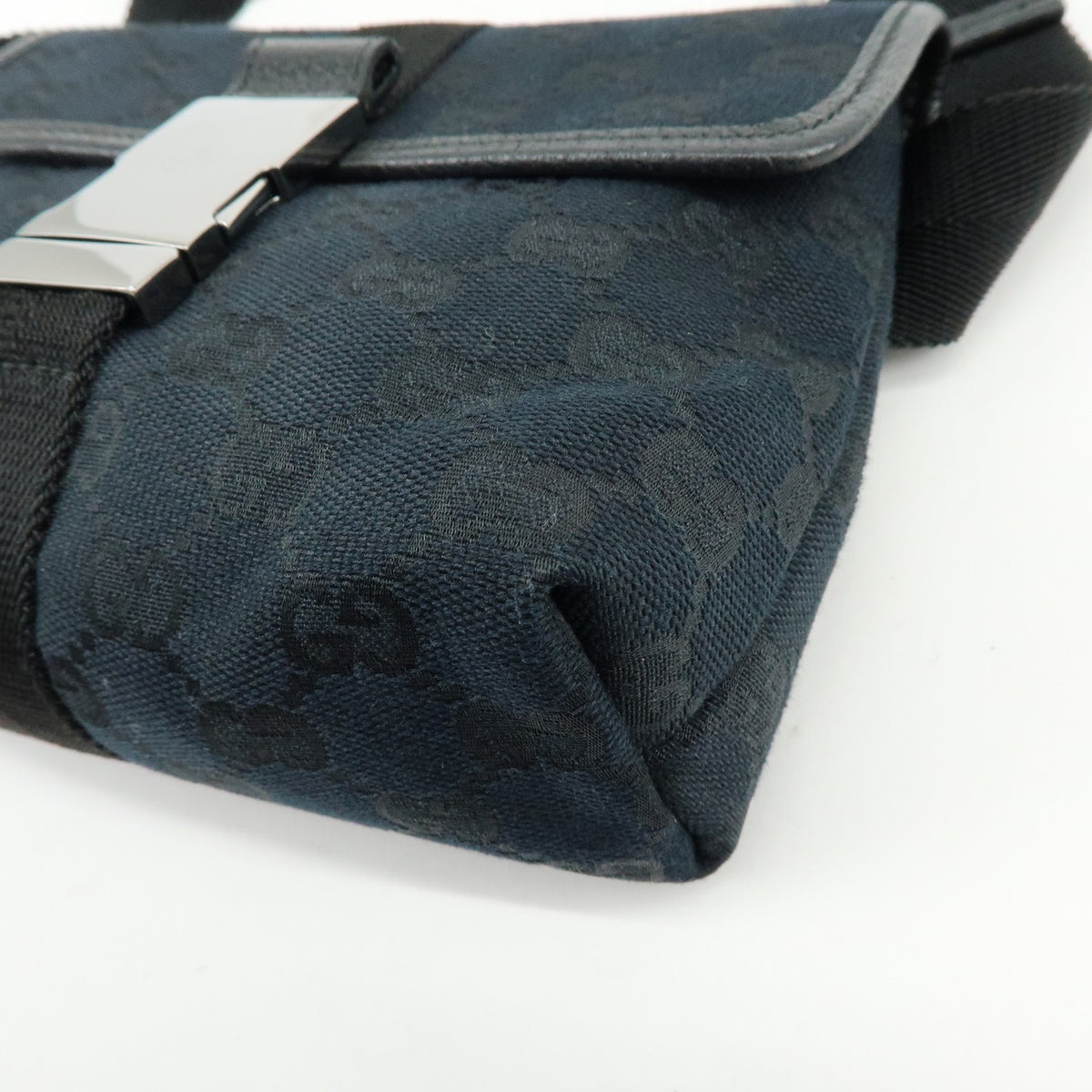 Gucci Buckle Belt Gg Canvas Black Canvas Handbag (Pre-Owned)