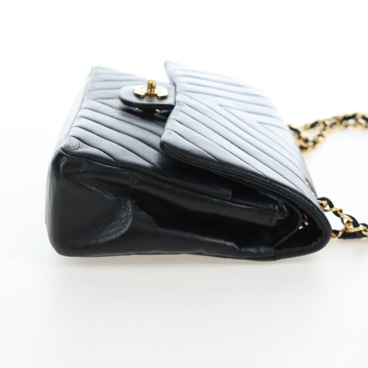 Chanel Double Stitch Full Flap Chevron Lambskin Black Leather Handbag (Pre-Owned)