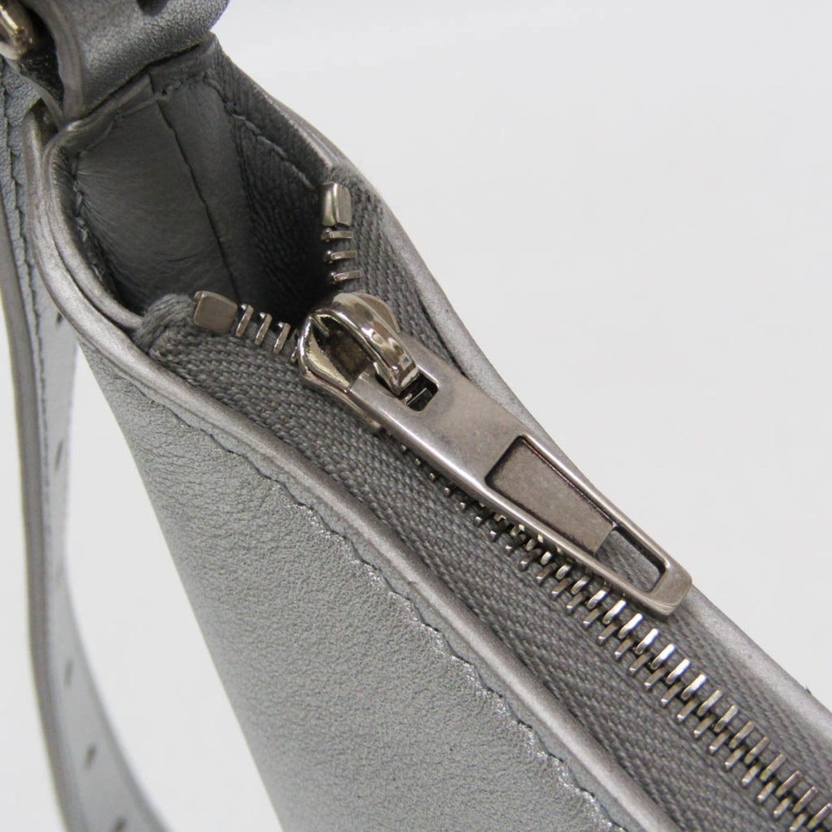 Balenciaga Mary Kate Sling Leather Silver Leather Handbag (Pre-Owned)