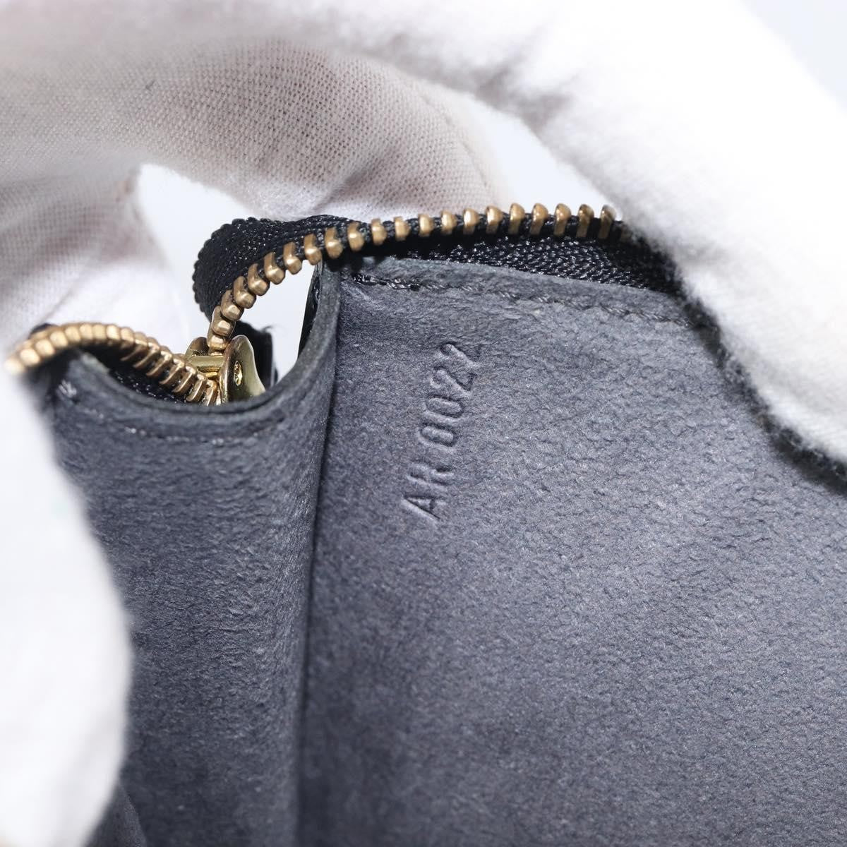 Louis Vuitton Pochette Accessoires Epi Leather Black Leather Clutche & Pouche Bag (Pre-Owned)