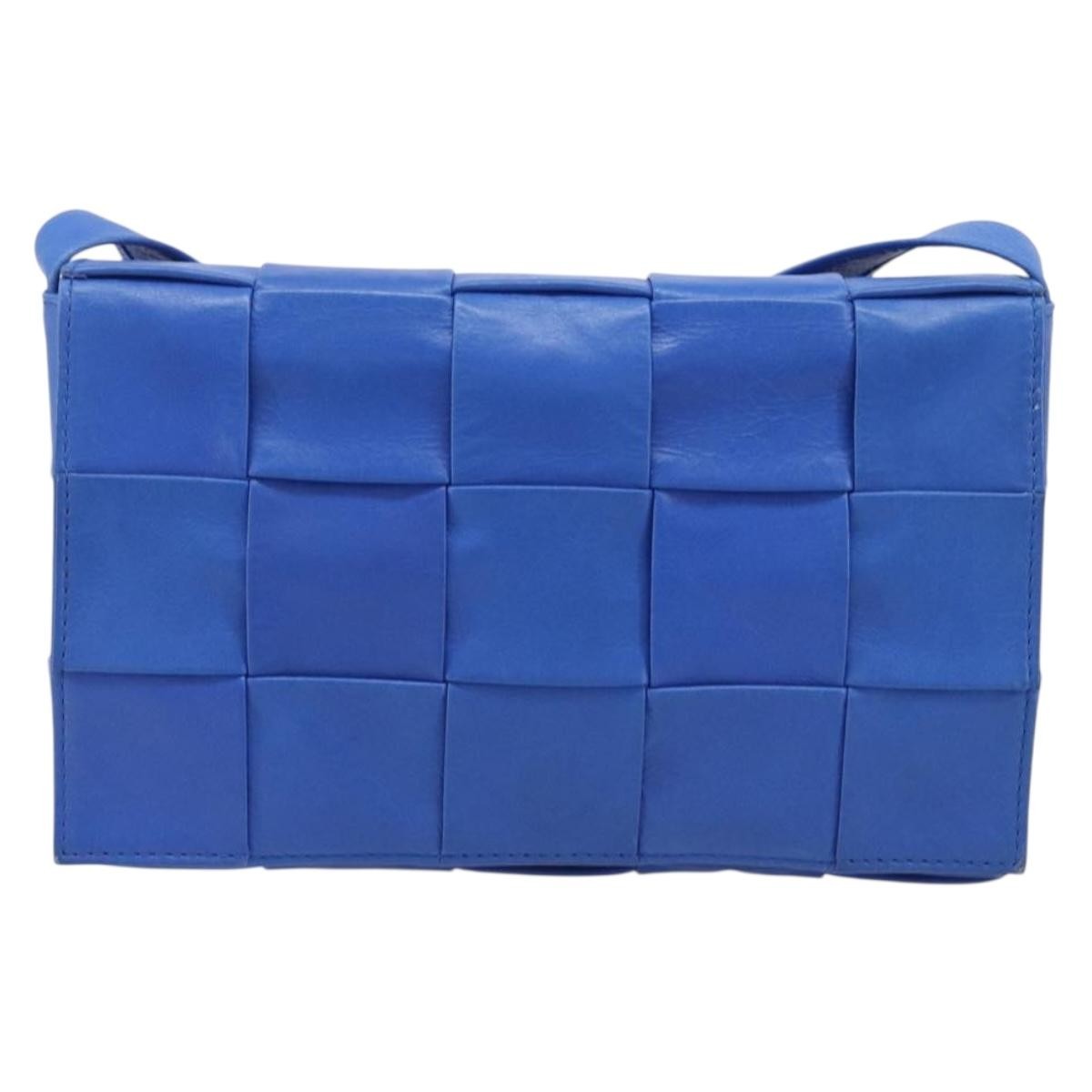 Bottega Veneta Cassette Maxi Intrecciato Leather Blue Leather Crossbody Bag Bag (Pre-Owned)
