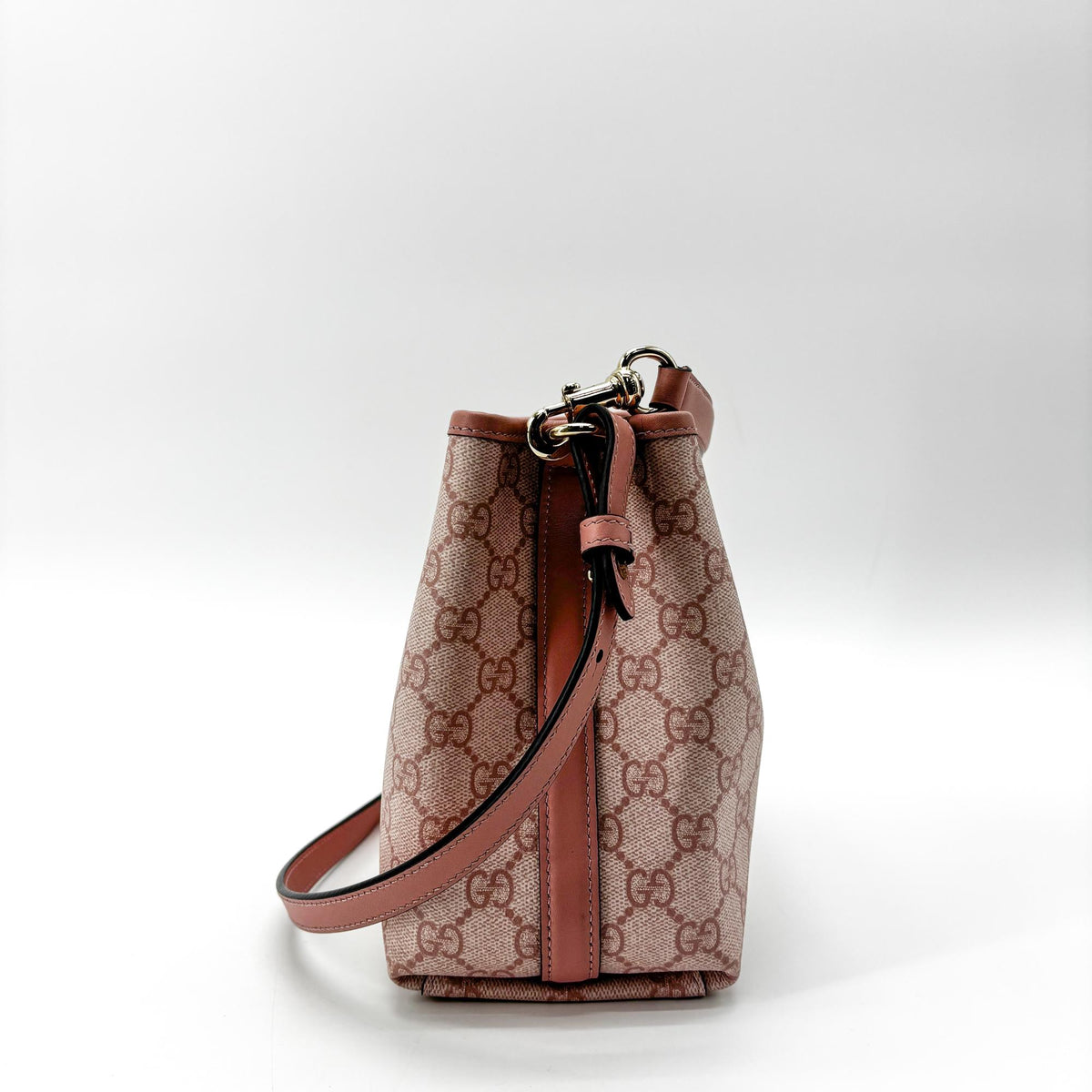 Gucci Gg Emblem Bucket Bag Gg Coated Canvas Pink Canvas Shoulder Bag Bag (Pre-Owned)