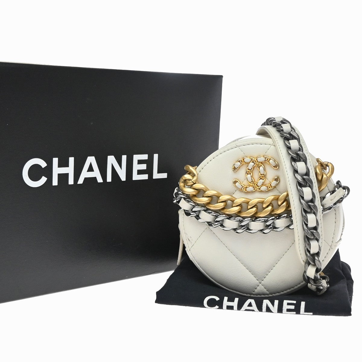 Chanel Chanel 19 Quilted White Leather Clutche & Pouche Bag (Pre-Owned)