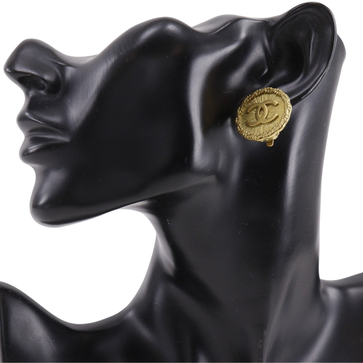Chanel Vintage Radial Cc Clip-On Metal Gold Gold_Plated Earrings Jewelry (Pre-Owned)